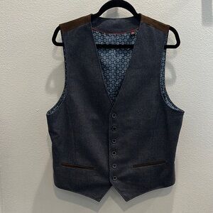 Stylish Gray Vest with Brown Accents